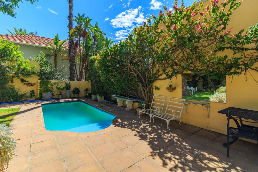 6 Bedroom Property for Sale in Fresnaye Western Cape